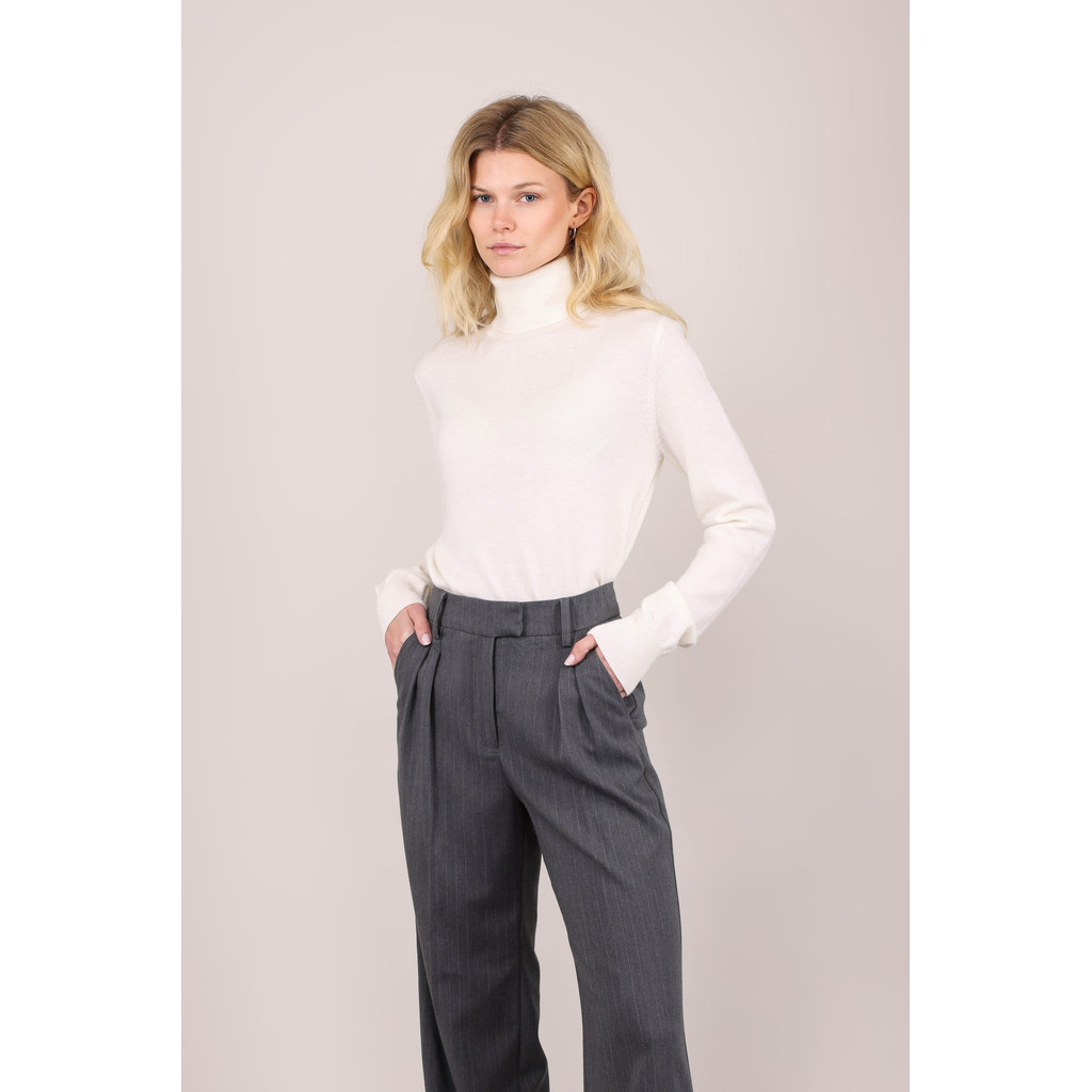 Urban Pioneers Female Bailey Turtleneck SWEATER